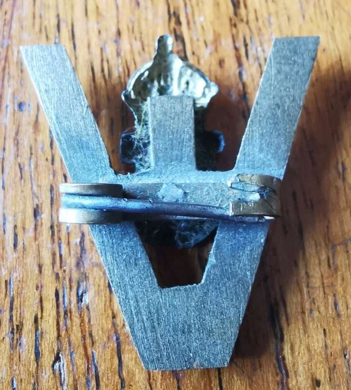 WW2 Royal Navy V for Victory sweetheart brooch with king`s crown