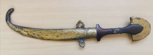 Moroccan koummya dagger in scabbard, with chain