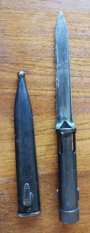 Early R1 FAL Type C bayonet with steel scabbard and Union mark