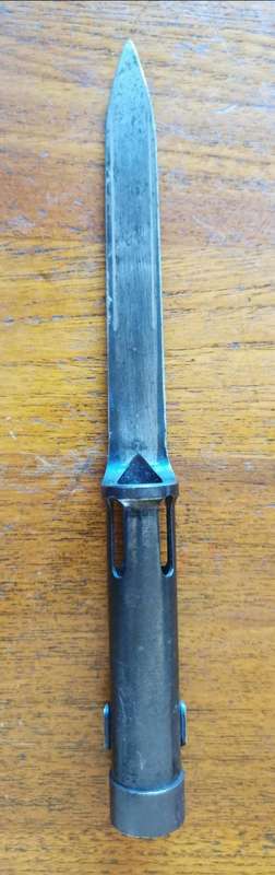 Early R1 FAL Type C bayonet with steel scabbard and Union mark