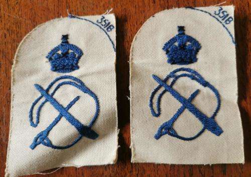 Royal Navy post-WW2 pair of sailmaker`s craft cloth badges