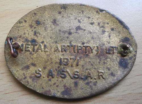 SA Railways 1971 enamelled Kelner / Steward badge - 4093