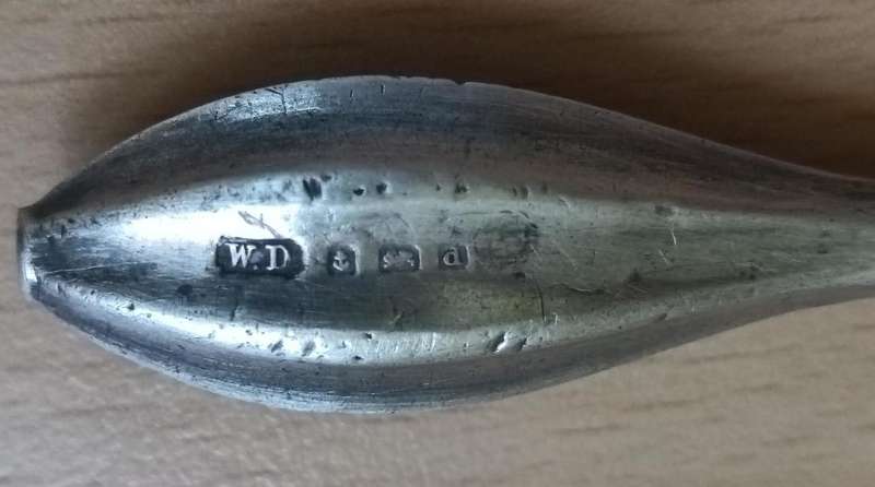 Antique silver-handled shoehorn made by William Devenport of Birmingham 1903