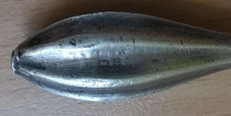 Antique silver-handled shoehorn made by William Devenport of Birmingham 1903