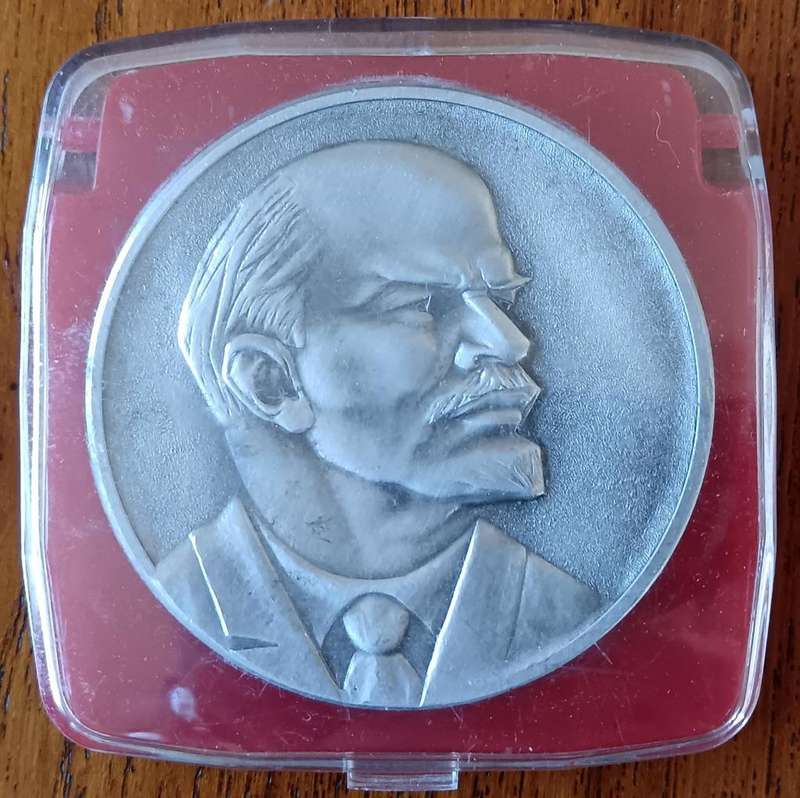 Russian medallion of Lenin 1870-1924
