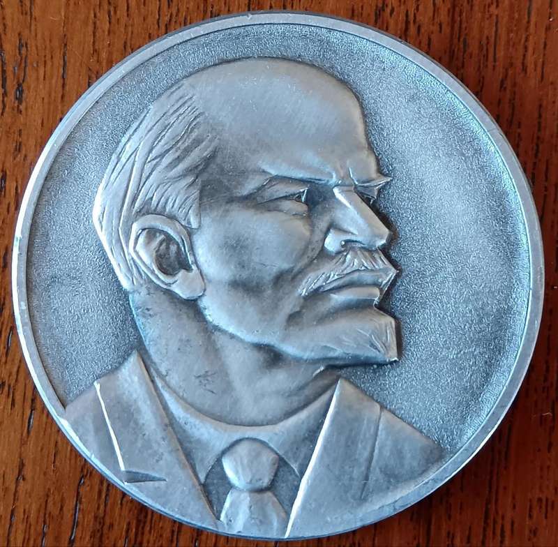 Russian medallion of Lenin 1870-1924