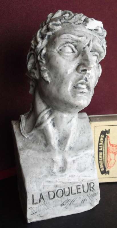 Stopayne advertising statue, some chips