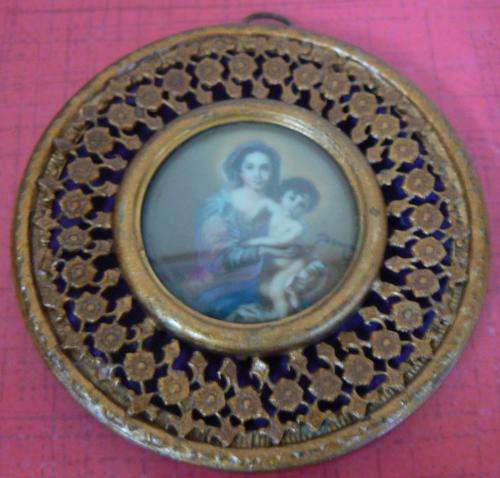 Beautiful old frame pendant mother and child, looks handpainted, behind glass, 70mm diameter