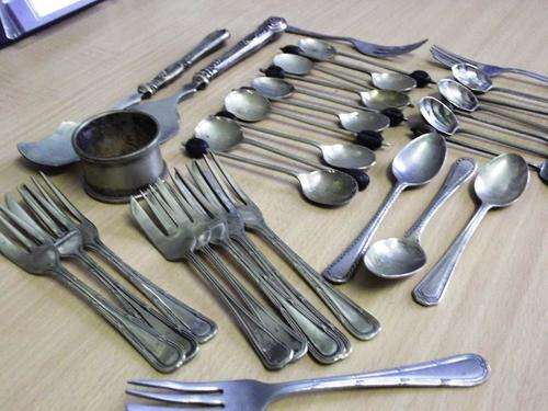 32 plated cutlery items, odds & ends, some damaged - as per photos