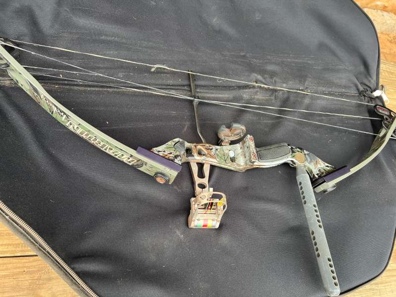 Martin Archery Compound Bow /w Carry Bag and extras
