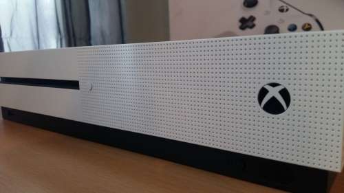 Xbox one S + 26 Games + R1,140 Store Credit