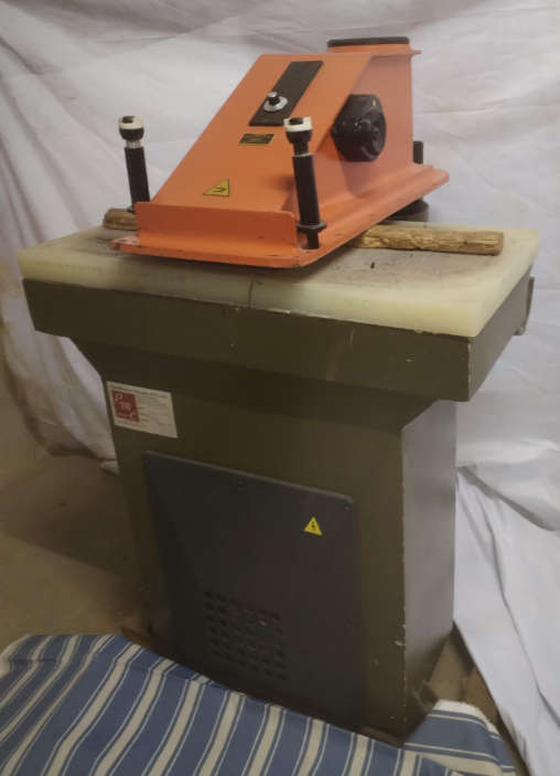 Hydraulic Swing-Arm Clicker Press
