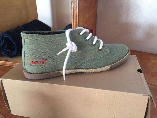 Levi's Tourmille Sneakers - 100% Authentic