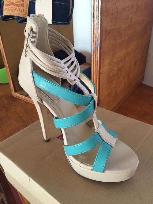 Levi's Mia Stilleto/Heels - Nude 100% Athentic Size 5