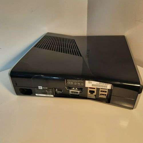 Xbox 360 Slim Gloss Console Bundle + Controller + 3 TOP Games + HDMI cable