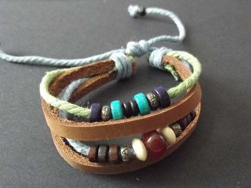 MULTI-STRING LEATHER BRACELET