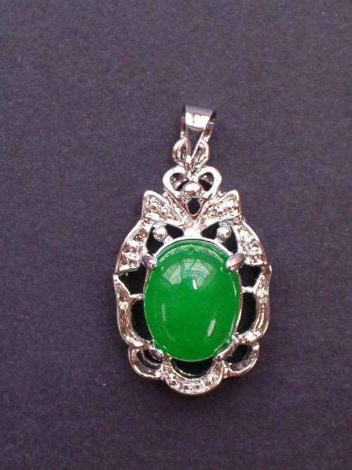 18KGP Jade Pendant