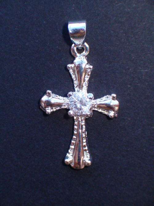 Beautiful! Silver Cross Pendant with White Sapphire