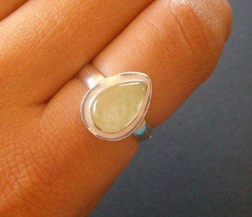 PREHNITE SILVER PLATED RING - SIZE 7 1/4