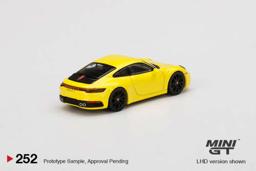 Porsche 911 (992) Carrera 4S - Racing Yellow