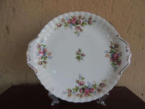 ROYAL ALBERT CAKE PLATTER, MOSS ROSE - MINT CONDITION