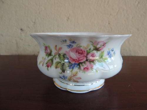 ROYAL ALBERT SUGAR BOWL, MOSS ROSE - EXCELLENT CONDITION
