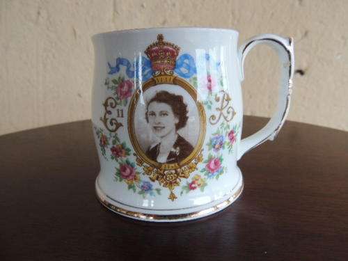 ROYAL STANDARD SOUVENEIR MUG - CORONATION OF QUEEN ELIZABETH 2ND JUNE 1953 - REDUCED !!!