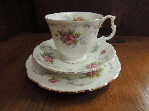 ROYAL ALBERT TRANQUILLITY TRIO