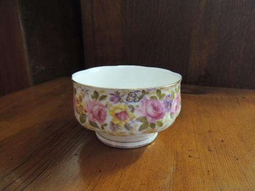 ROYAL ALBERT SERENA ROUND SUGAR BOWL