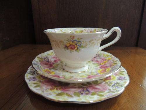 ROYAL ALBERT SERENA TRIO