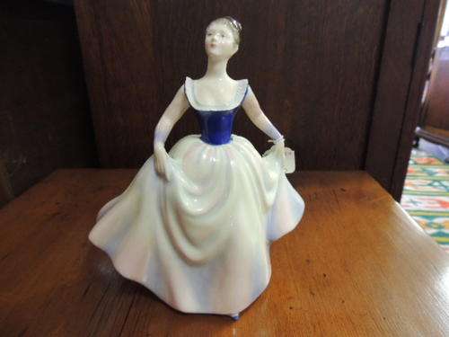 ROYAL DOULTON FIGURINE - LISA
