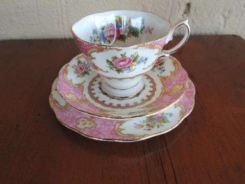ROYAL ALBERT 'LADY CARLYLE' TRIOS - MINT