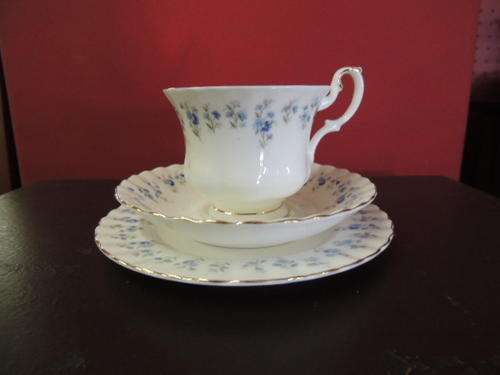 ROYAL ALBERT MEMORY LANE TRIOS