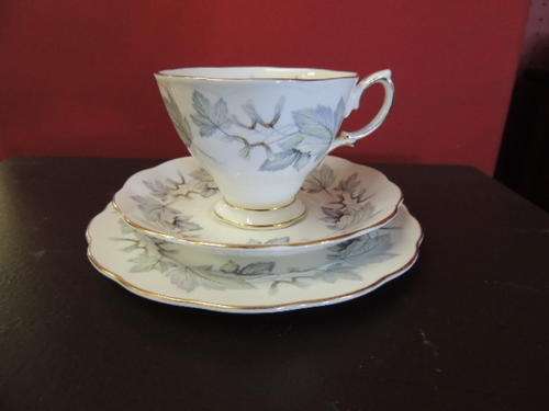 ROYAL ALBERT TRIOS - 'SILVER MAPLE'