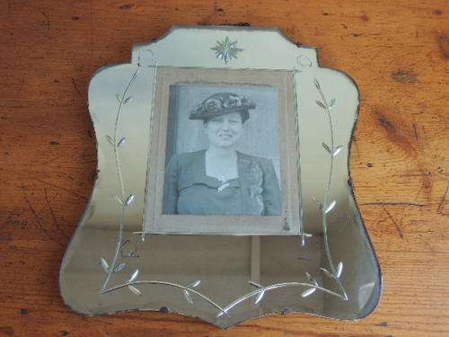 GORGEOUS VINTAGE MIRROR WITH PHOTO INSERT