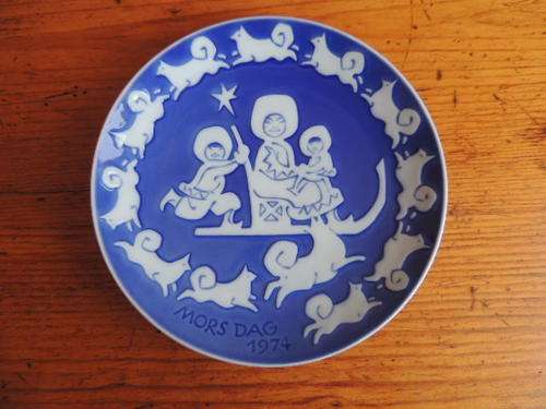 ROYAL COPENHAGEN PLATE - "MOTHER'S DAY 1974"