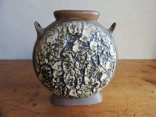 BEAUTIFUL TEXTURED VASE - OVOID SHAPE