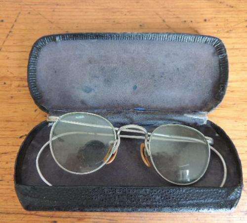 VINTAGE SPECTACLES IN ORIGINAL CASE