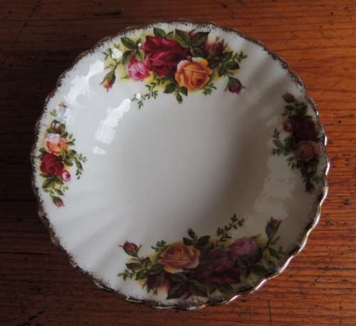 ROYAL ALBERT DESSERT BOWL - " OLD COUNTRY ROSES "