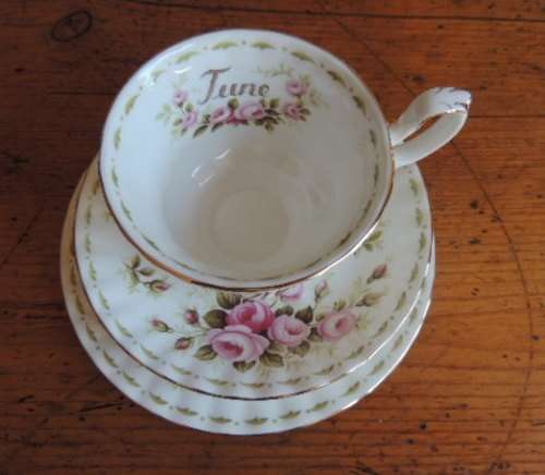 ROYAL ALBERT FLOWER OF THE MONTH TRIO - JUNE (ROSE)