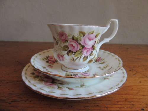 ROYAL ALBERT FLOWER OF THE MONTH TRIO - JUNE (ROSE)