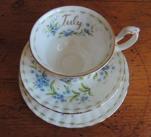 ROYAL ALBERT FLOWER OF THE MONTH TRIO - JULY (FORGET-ME-NOT)