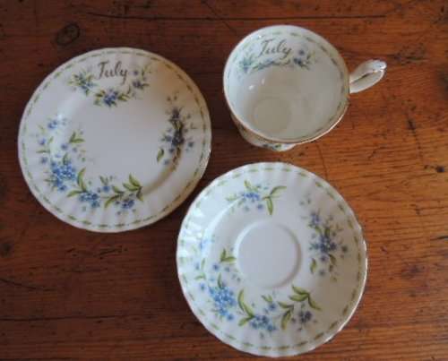 ROYAL ALBERT FLOWER OF THE MONTH TRIO - JULY (FORGET-ME-NOT)