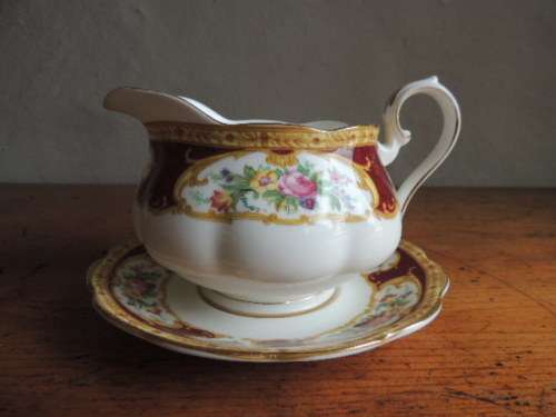 ROYAL ALBERT GRAVY BOAT WITH UNDER PLATE - "LADY HAMILTON"