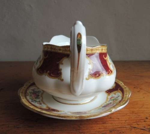 ROYAL ALBERT GRAVY BOAT WITH UNDER PLATE - "LADY HAMILTON"
