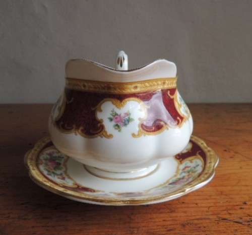 ROYAL ALBERT GRAVY BOAT WITH UNDER PLATE - "LADY HAMILTON"