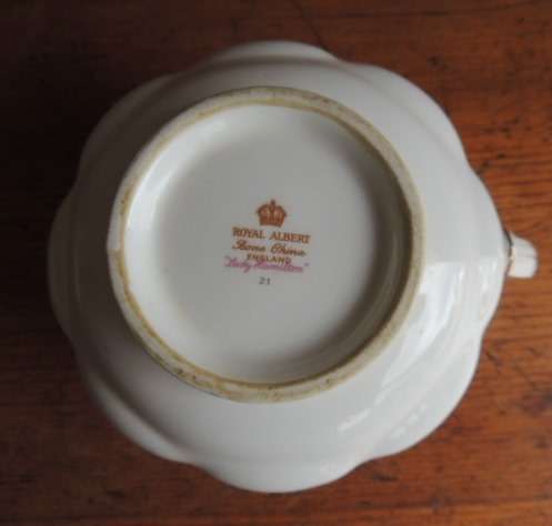 ROYAL ALBERT GRAVY BOAT WITH UNDER PLATE - "LADY HAMILTON"