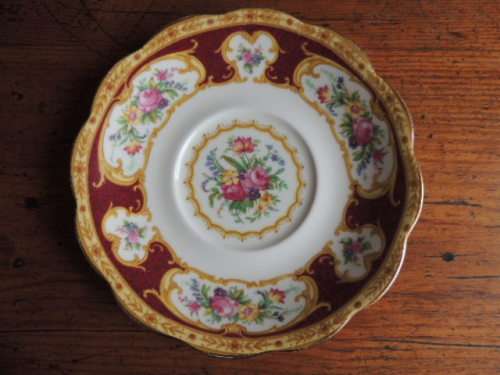 ROYAL ALBERT GRAVY BOAT WITH UNDER PLATE - "LADY HAMILTON"