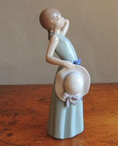 LLADRO  GIRL - "PRISSY" #5010
