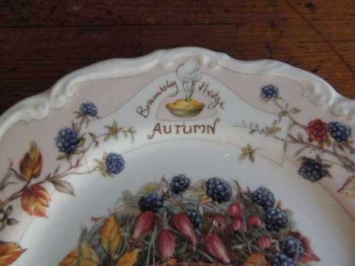 ROYAL DOULTON BRAMBLY HEDGE PLATE 21 CM - "AUTUMN"